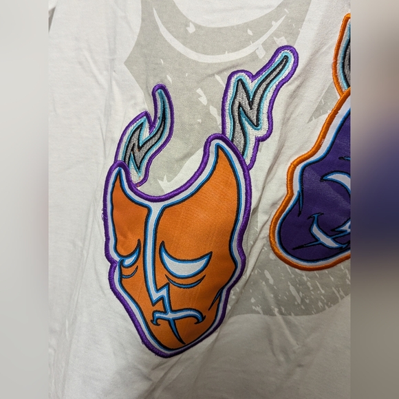 NWT Men's Dreamland Drama Mask Embroidered White T-shirt Size XL - Picture 8 of 10